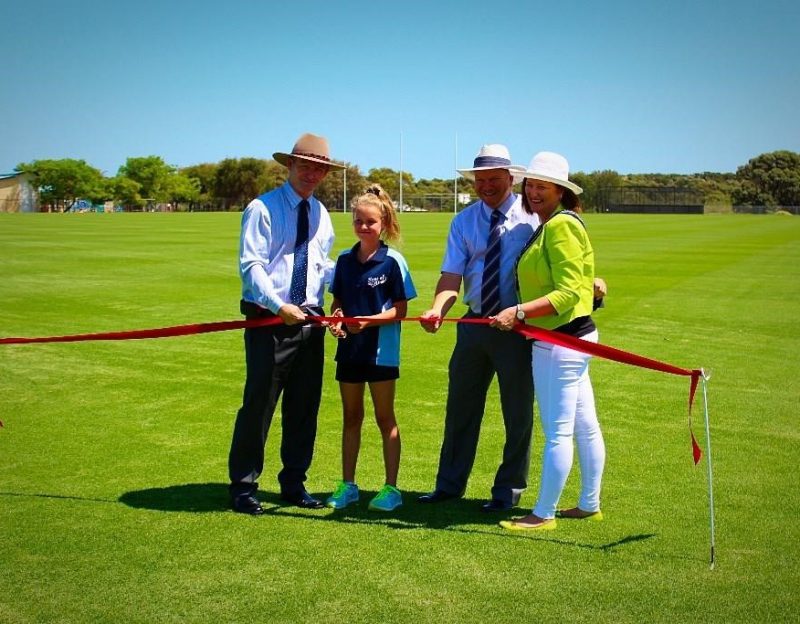 ocean-road-primary-school-head-girl-sarah-smith-principal-deanfinlay-manduarah-mayor-marina-vergone